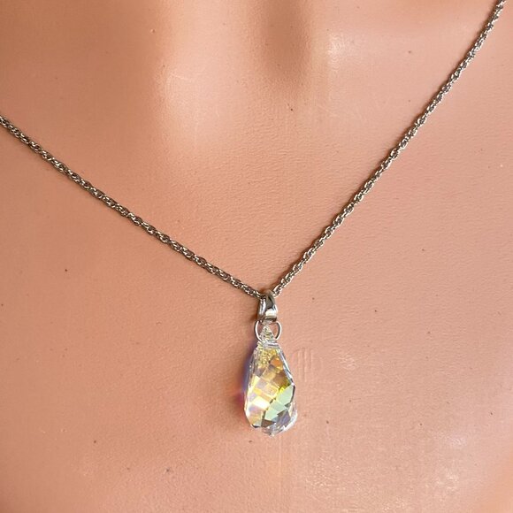 FAC Iridescent Swarovski Crystal Drop Necklace 18" NWT - Picture 2 of 9